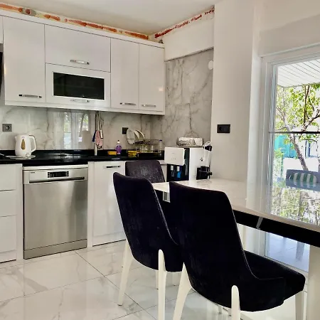 Luxery With 3 Bedrooms فيلة